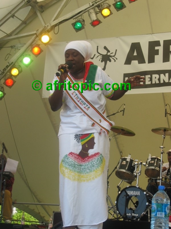 ../Images/AfricaFestival-28-29May05 191.jpg